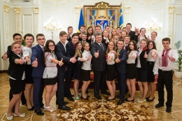 Президент України зустрівся зі школярами у День захисту дітей